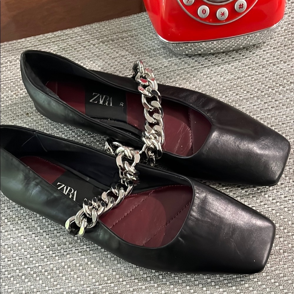 Zara Black Leather Chain Detail Flats